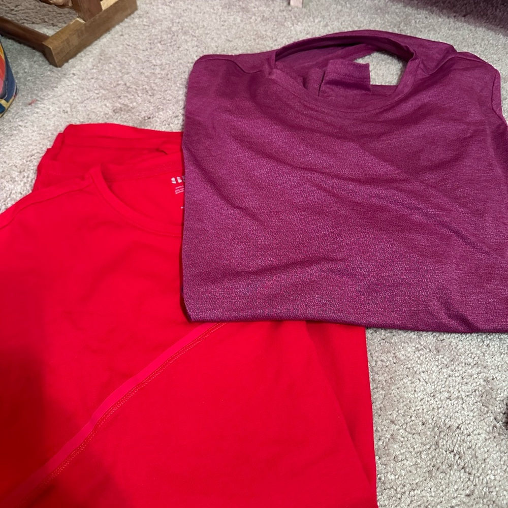 Women’s workout tops (XL)